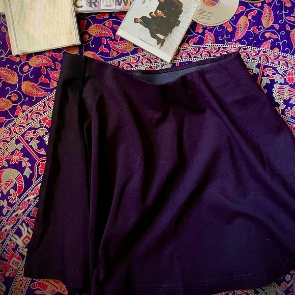 Flowy Black Mini Skirt - Picture 2 of 2